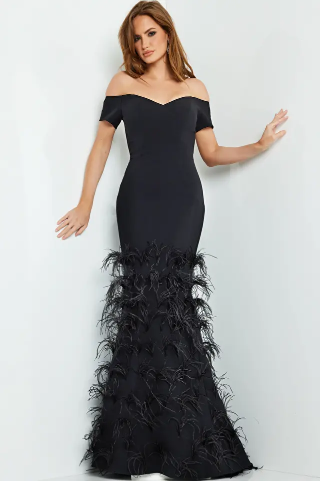 black dress with feathers 08384